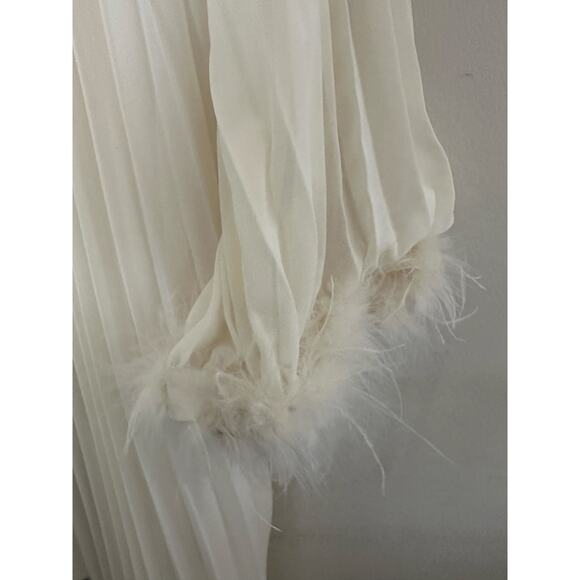 Cream pleated dress with feathered sleeves and beaded neck size small - Picture 4 of 7